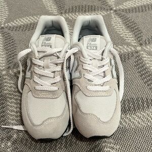 Kids New Balance 574 size 3.5 never worn
